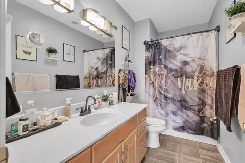 Bath - 720 River St, Hampton, VA 23669 photo 2 of 2