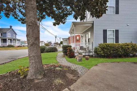 Exterior - 720 River St, Hampton, VA 23669 photo 2 of 5