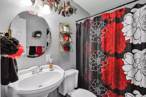 Bath - 720 River St, Hampton, VA 23669 photo 1 of 2