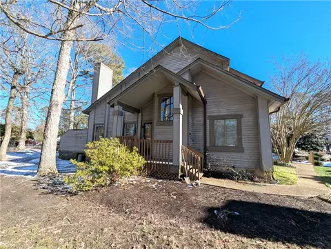 122 Inland View Dr, Newport News, VA 23603