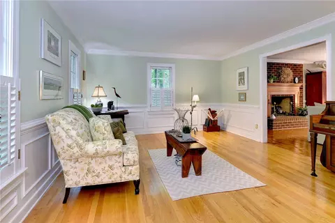 Living - 101 Eagle, Williamsburg, VA 23188 photo 1 of 4