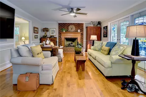 Living - 101 Eagle, Williamsburg, VA 23188 photo 3 of 4