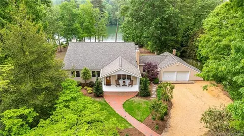 219 W Queens Dr, Williamsburg, VA 23185