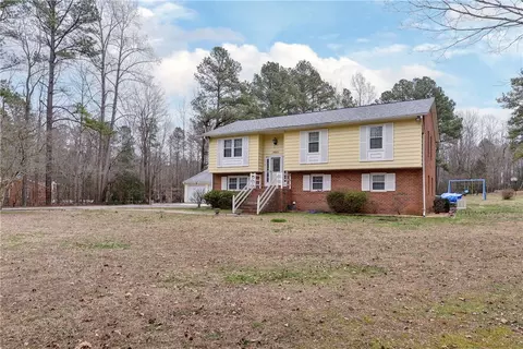 Exterior - 14621 Stage Rd, Lanexa, VA 23089 photo 3 of 13