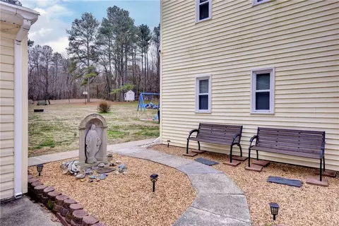 Exterior - 14621 Stage Rd, Lanexa, VA 23089 photo 7 of 13