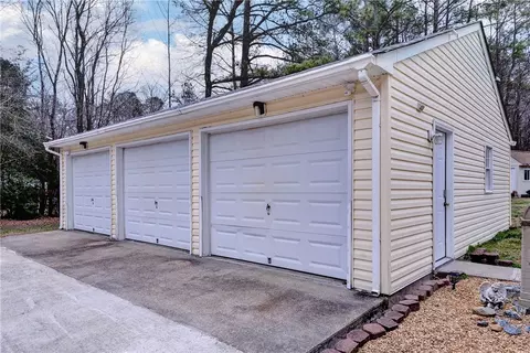 Exterior - 14621 Stage Rd, Lanexa, VA 23089 photo 6 of 13