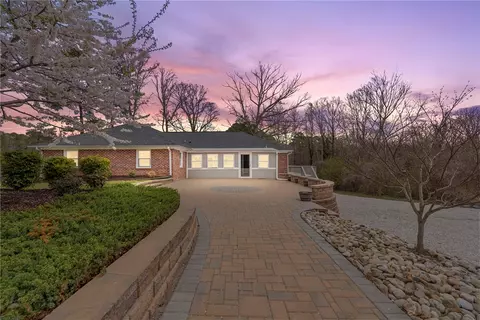4861 Rochambeau Dr, Williamsburg, VA 23188