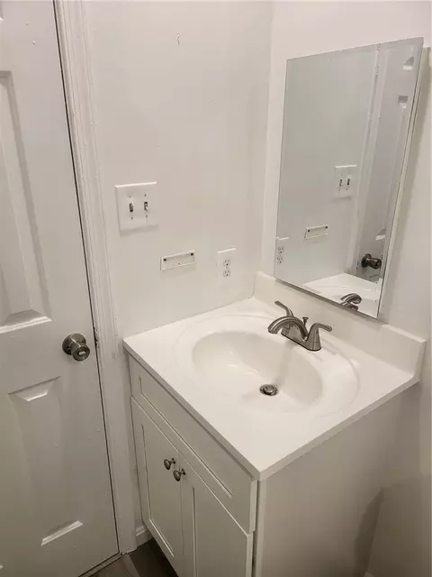 Bath - 1904 Nickerson Blvd, Hampton, VA 23663 photo 9 of 11