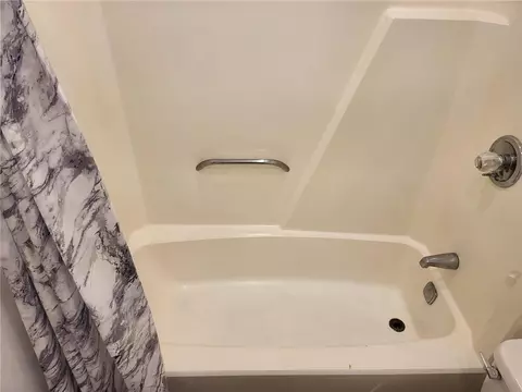 Bath - 1904 Nickerson Blvd, Hampton, VA 23663 photo 5 of 11