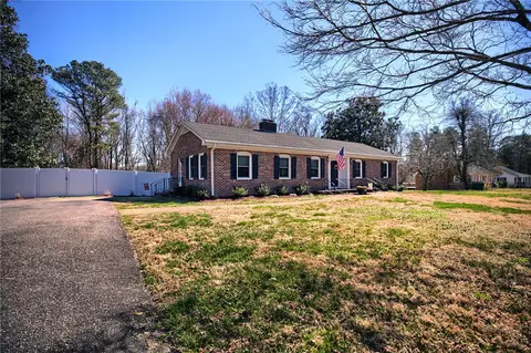 7717 Belroi Rd, Gloucester, VA 23061