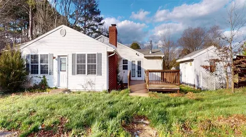 1678 Fitchetts Wharf Rd, Moon, VA 23119