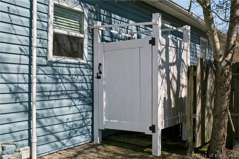 Exterior - 307 N First St, Hampton, VA 23664 photo 4 of 7