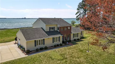 8560 Victory Hill Ln, Hayes, VA 23072