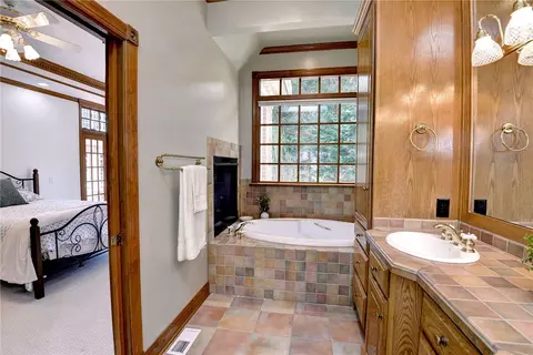 Bath - 2901 Kitchums Pond Rd, Williamsburg, VA 23185 photo 3 of 6