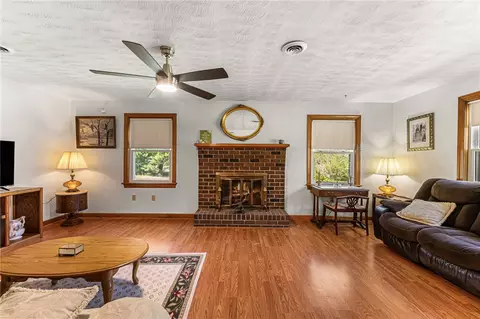 Living - 5542 Dilly-e Ln, Gloucester, VA 23061 photo 1 of 4
