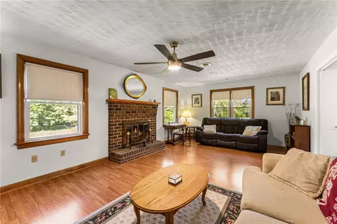 Living - 5542 Dilly-e Ln, Gloucester, VA 23061 photo 4 of 4