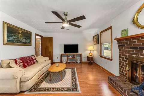 Living - 5542 Dilly-e Ln, Gloucester, VA 23061 photo 3 of 4