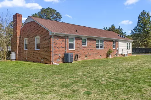 Exterior - 5542 Dilly-e Ln, Gloucester, VA 23061 photo 8 of 12