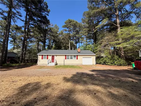 8331 Circle Dr, Hayes, VA 23072