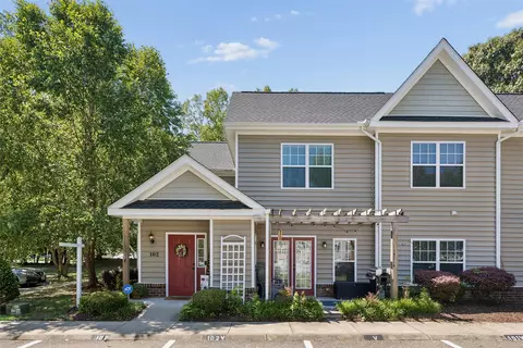 102 Lakeview Cv, Smithfield, VA 23430