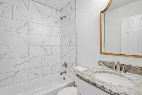 Bath - 212 N Sixth St, Hampton, VA 23664 photo 1 of 2