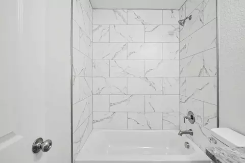 Bath - 212 N Sixth St, Hampton, VA 23664 photo 2 of 2