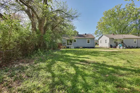 Exterior - 212 N Sixth St, Hampton, VA 23664 photo 7 of 8