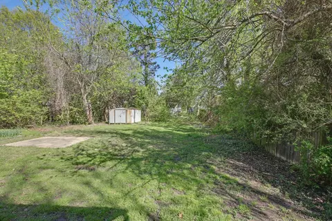 Exterior - 212 N Sixth St, Hampton, VA 23664 photo 6 of 8
