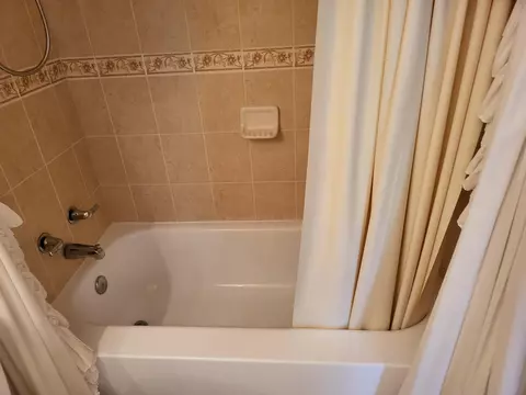 Bath - 500 Blue Run Cir, Hampton, VA 23666 photo 5 of 7