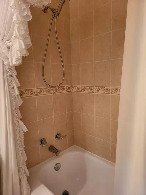 Bath - 500 Blue Run Cir, Hampton, VA 23666 photo 6 of 7