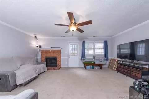 Living - 11 Corwin Cir, Hampton, VA 23666 photo 1 of 3
