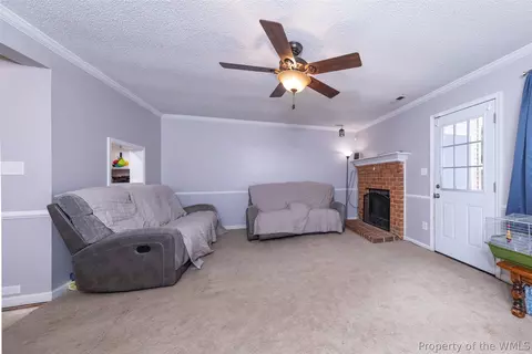 Living - 11 Corwin Cir, Hampton, VA 23666 photo 2 of 3
