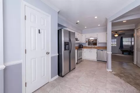 Entry Way - 11 Corwin Cir, Hampton, VA 23666 photo 1 of 1