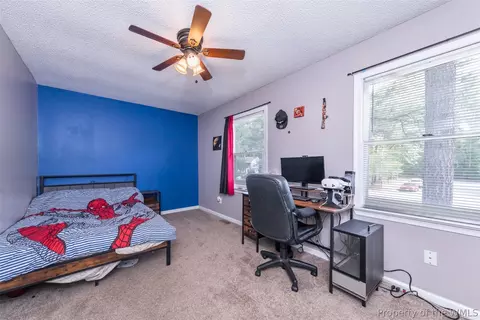 Bedroom - 11 Corwin Cir, Hampton, VA 23666 photo 2 of 4