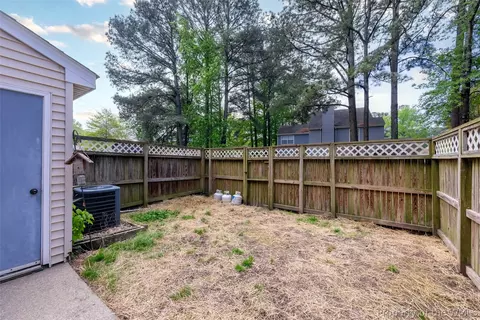 Exterior - 11 Corwin Cir, Hampton, VA 23666 photo 4 of 5