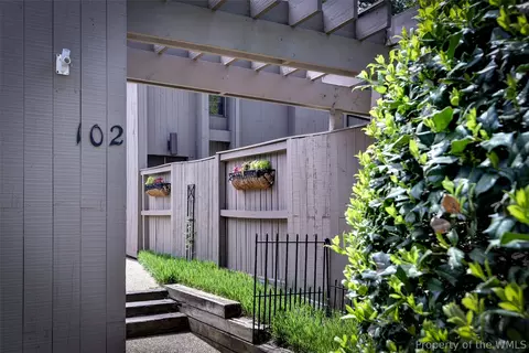 102 Harrops Gln, Williamsburg, VA 23185