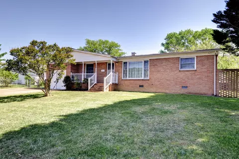 14 Astor Dr, Newport News, VA 23608