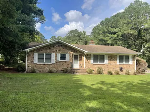 5257 Chestnut Fork Rd, Gloucester, VA 23061