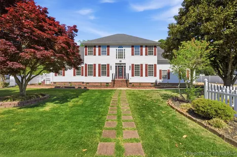 30 Holloway Rd, Newport News, VA 23602