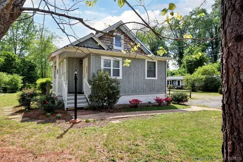 390 Park St, Urbanna, VA 23175