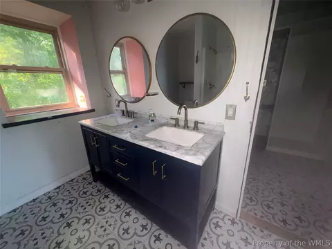 Bath - 1479 Laurens Rd, Gloucester Point, VA 23062 photo 1 of 9