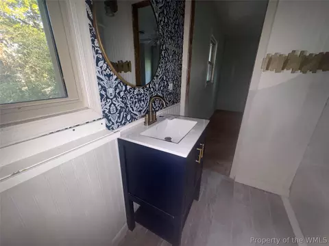 Bath - 1479 Laurens Rd, Gloucester Point, VA 23062 photo 7 of 9