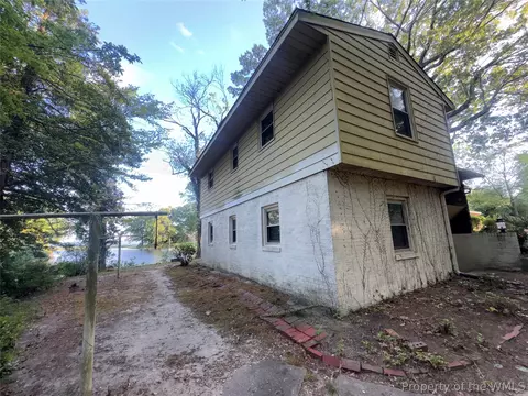 Exterior - 1479 Laurens Rd, Gloucester Point, VA 23062 photo 5 of 6