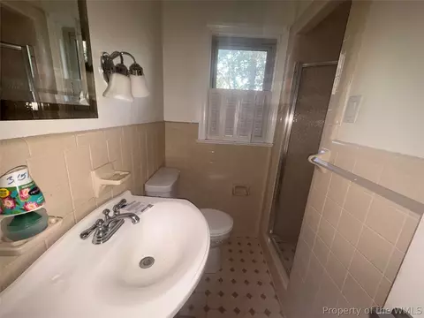 Bath - 1479 Laurens Rd, Gloucester Point, VA 23062 photo 5 of 9