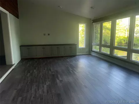 Living - 1479 Laurens Rd, Gloucester Point, VA 23062 photo 7 of 9