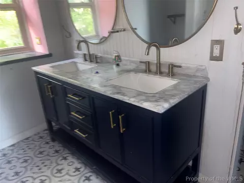 Bath - 1479 Laurens Rd, Gloucester Point, VA 23062 photo 8 of 9