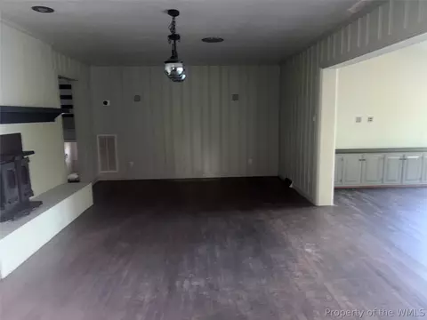 Living - 1479 Laurens Rd, Gloucester Point, VA 23062 photo 4 of 9