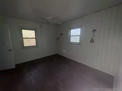 Bedroom - 1479 Laurens Rd, Gloucester Point, VA 23062 photo 5 of 7