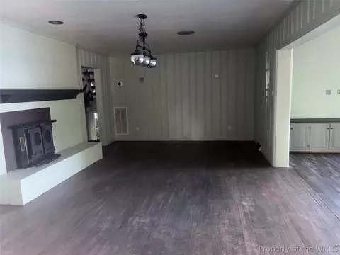 Living - 1479 Laurens Rd, Gloucester Point, VA 23062 photo 5 of 9