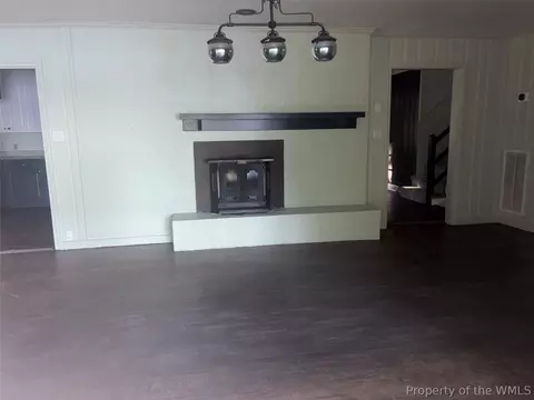 Living - 1479 Laurens Rd, Gloucester Point, VA 23062 photo 6 of 9